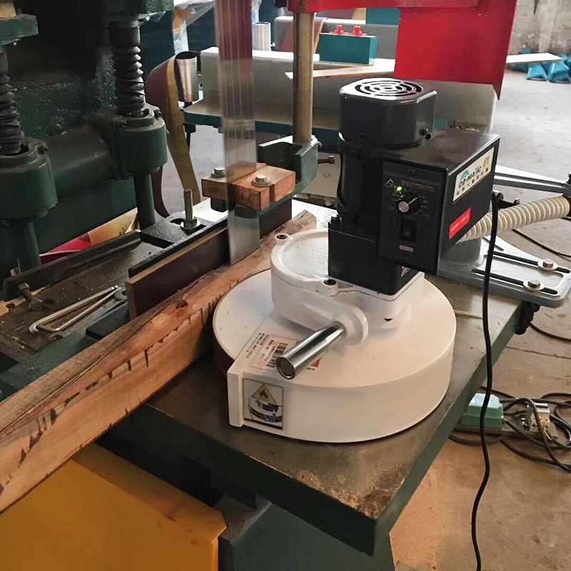 Woodworking Bandsaw - Automatyczny podajnik drewna do piły taśmowej
